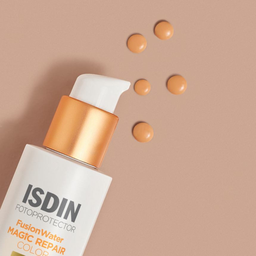 Fotoprotector con color Isdin Fusion Water Magic Repair SPF 50 50 ml