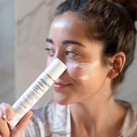 Sesderma Azelac Ru Fluido Luminoso SPF50 50 ml.