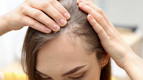 Caída del cabello: causas, señales y cómo cuidar tu rutina capilar