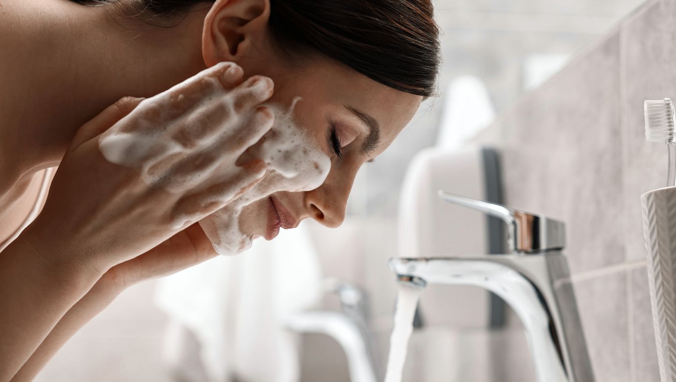 Limpieza facial: cómo elegir el limpiador ideal según tu tipo de piel