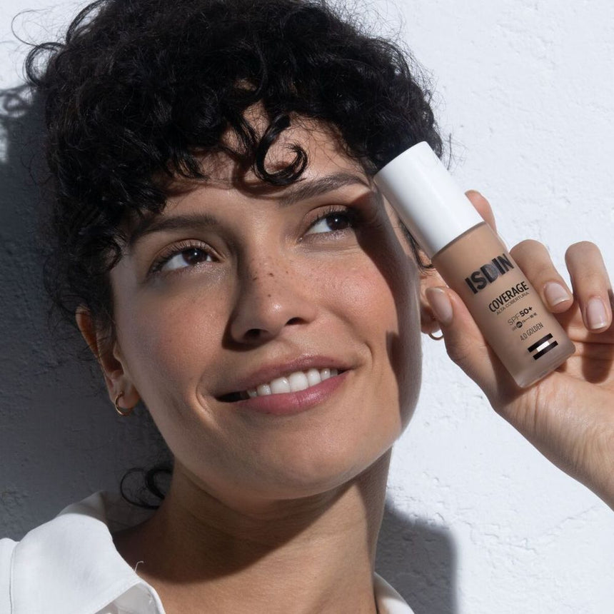 Base de maquillaje ISDIN Coverage SPF 50+ Golden 30 g